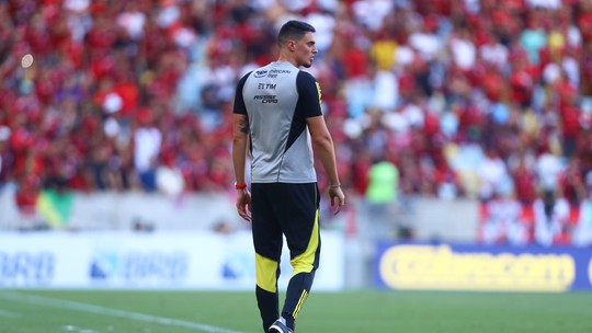 Filho de Tite, Matheus Bachi cresce no Flamengo como arquiteto de 'defesa perfeita'