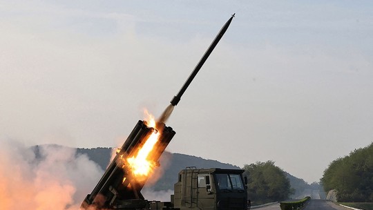 Coreia do Norte anuncia instalação de novos sistemas múltiplos de lança-foguetes