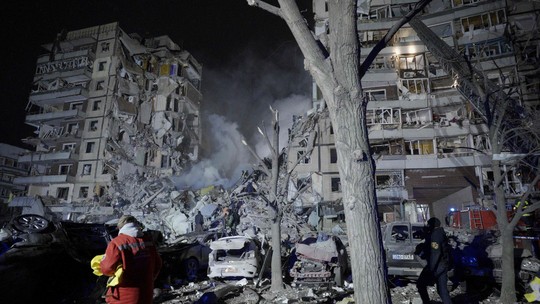 Bombardeio russo contra prédio ucraniano deixa mais de 20 mortos
