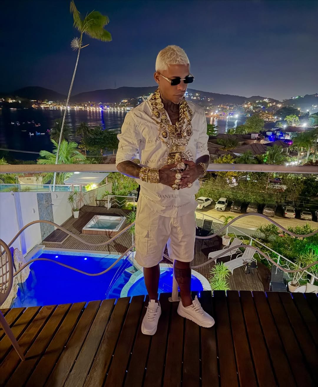 MC Poze tem casa invadida por assaltantes e é feito refém, no Recreio dos Bandeirantes