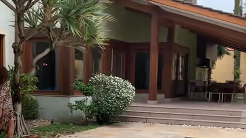 Área externa da casa de Thelminha