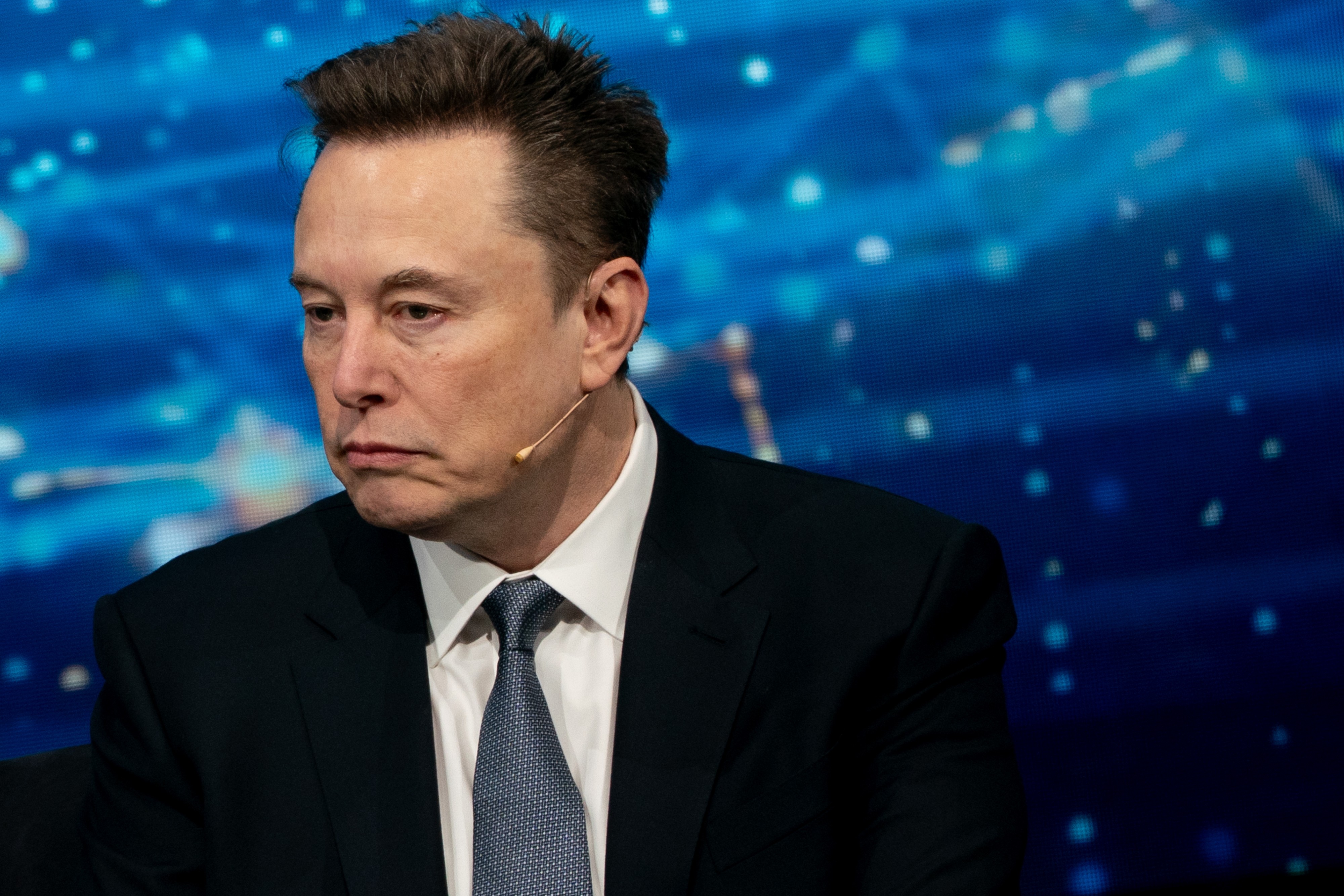 Comissão eleitoral envia denúncias contra Elon Musk por cheques dados a eleitores na campanha para o Judiciário