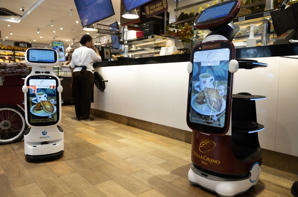 Robots waiting for service – Photo: María Isabel de Oliveira