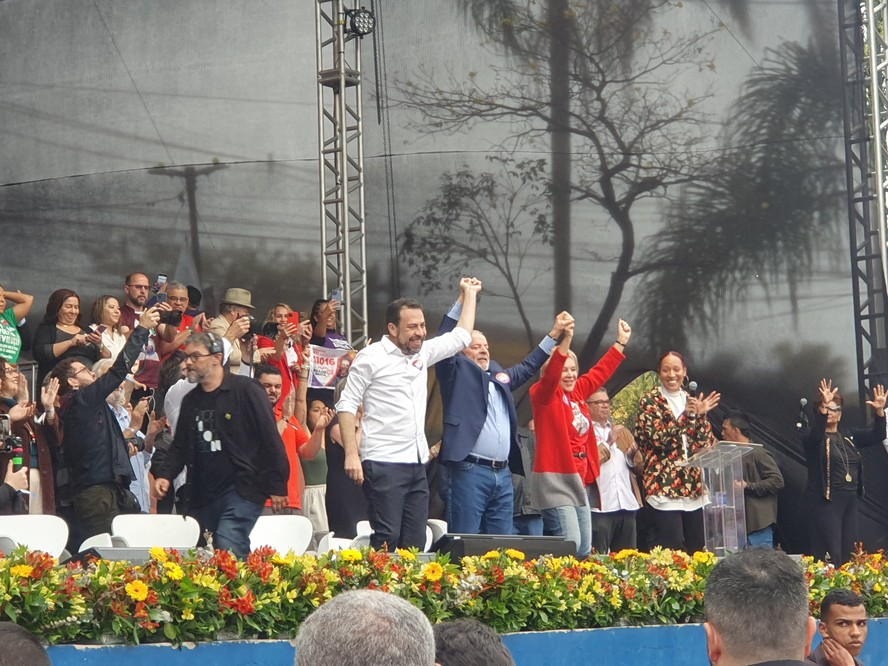 Lula e Boulos em São Paulo, neste sábado
