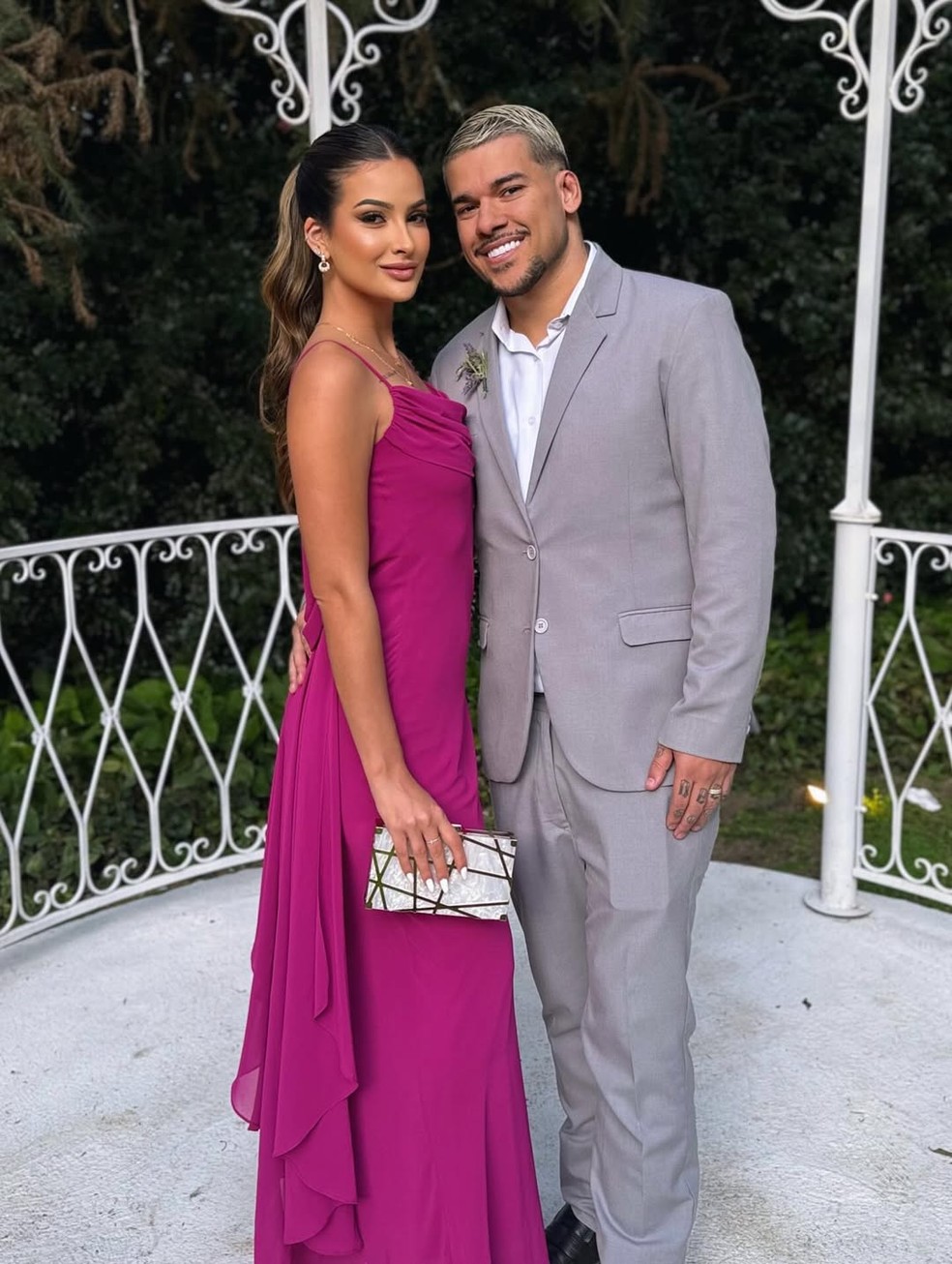 Namorada de Buarque, Nicolly Massariol ganhou elogios após se declarar ao DJ e ao filho — Foto: Reprodução Instagram