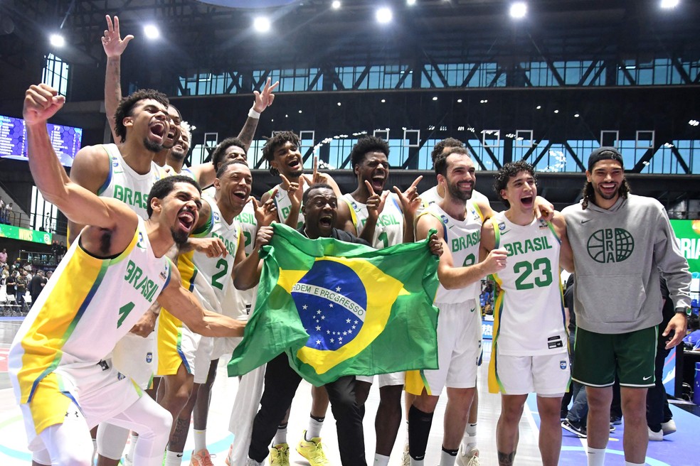 Finalistas: brasileiros celebram vitória sobre os EUA na semifinal — Foto: AFP