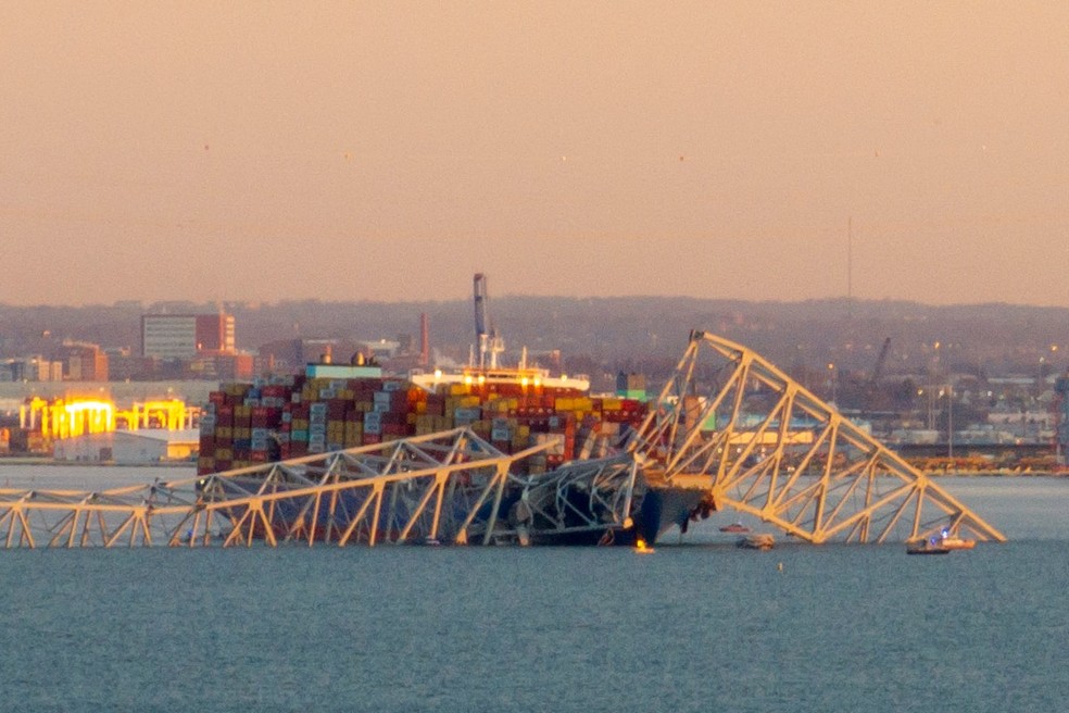 Ponte Francis Scott Key atravessa o porto de Baltimore e foi atingida por um navio — Foto: AFP