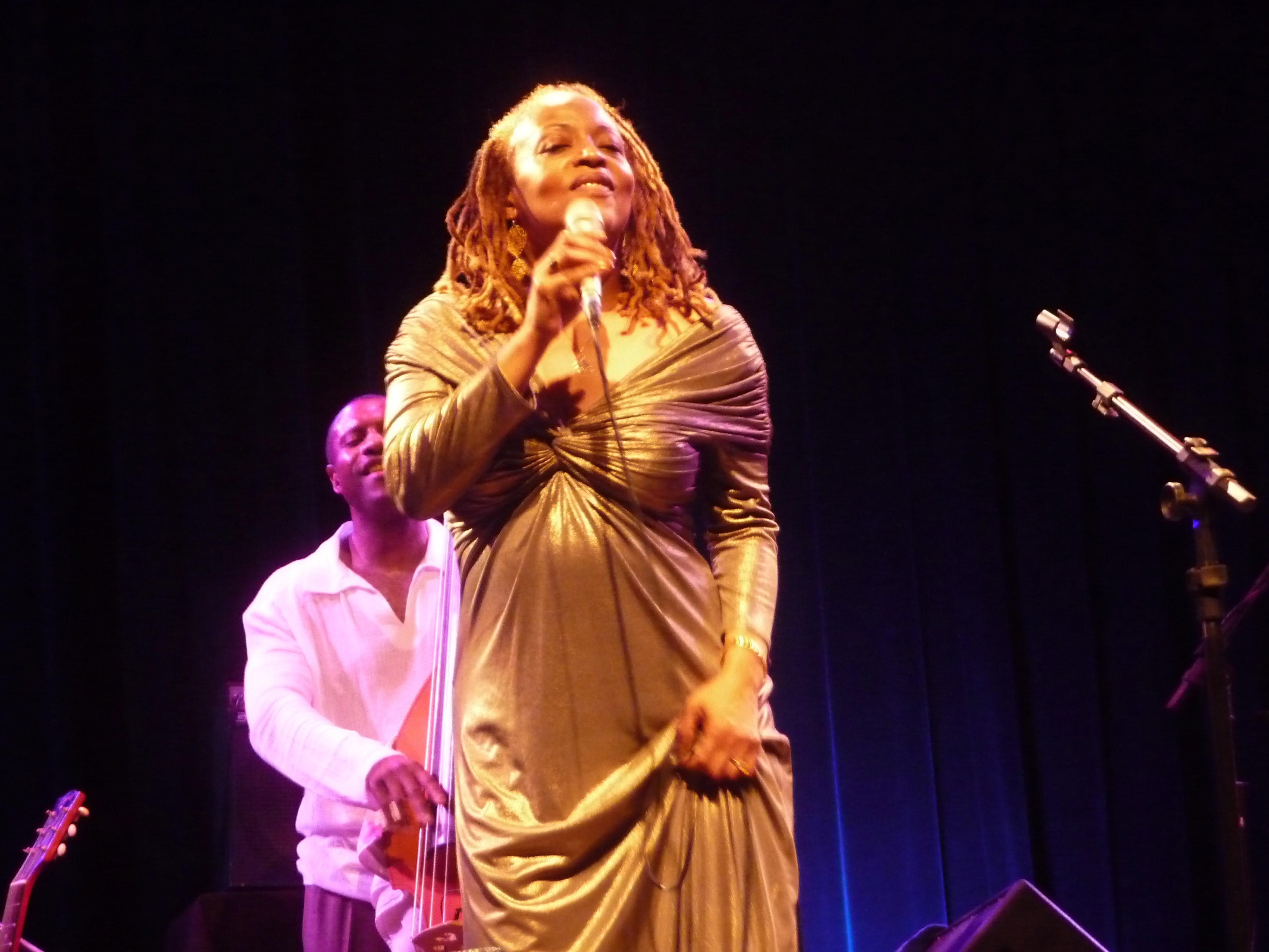 Morre Cassandra Wilson, grande nome do jazz, aos 70 anos, nos Estados Unidos - QTU Questões do Universo