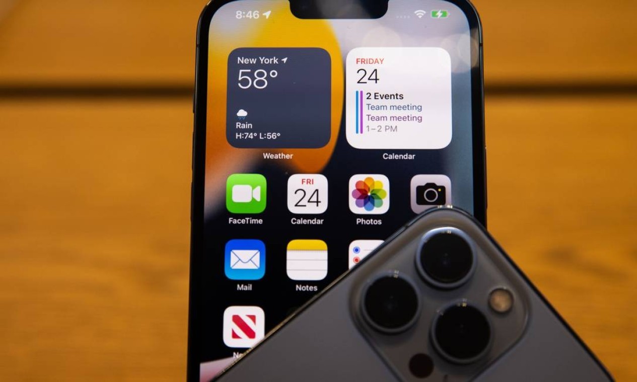 iPhone 13 5G da Apple é apto à nova frequência 3,5 GHZ do 5G e tem preço a partir de R$ 6.299 — Foto: Jeenah Moon / Bloomberg