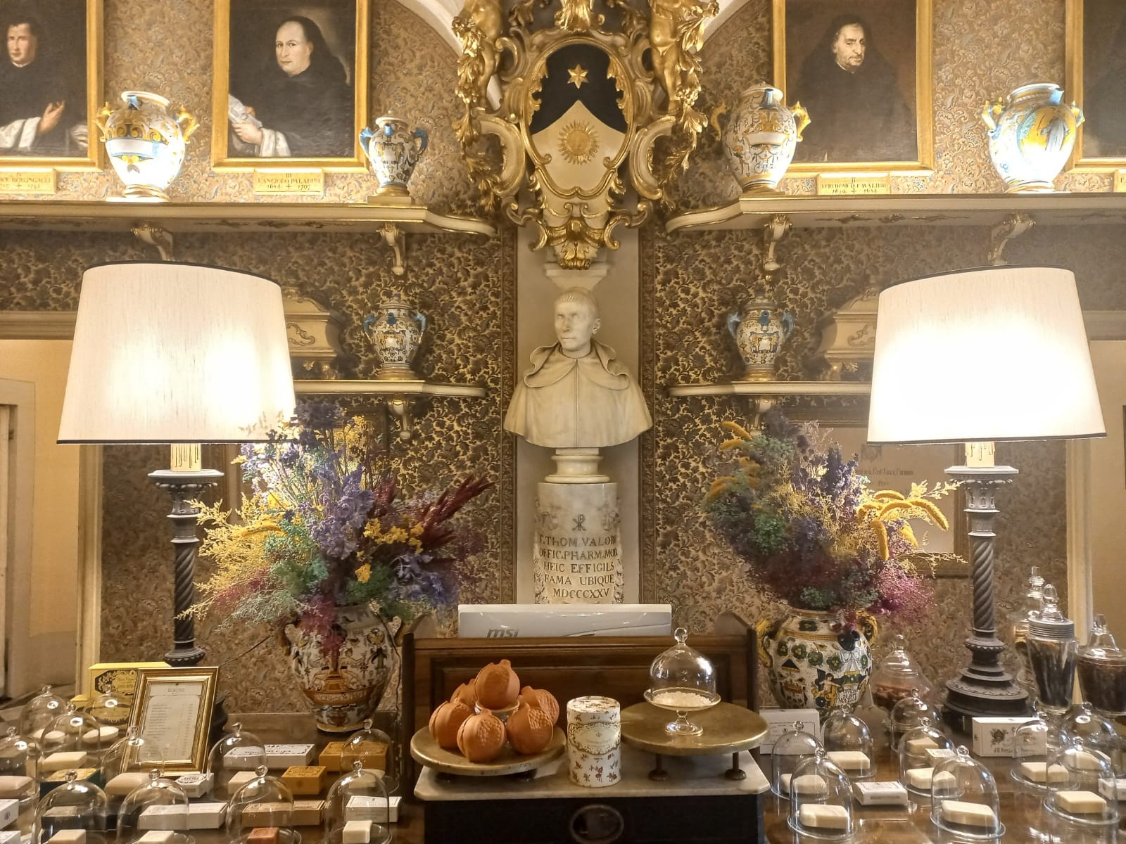 Considered the oldest pharmacy in Europe, the Officina Profumo-Farmaceutica di Santa Maria Novella, in Florence, dates back to 1221 — Photo: Cláudia Amorim / O Globo