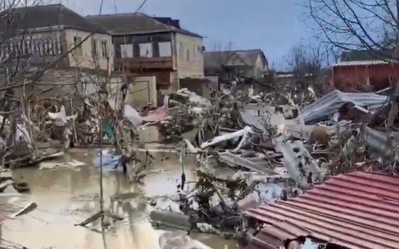 Inundações no sul da Rússia deixam cinco mortos e milhares de evacuados; vídeos