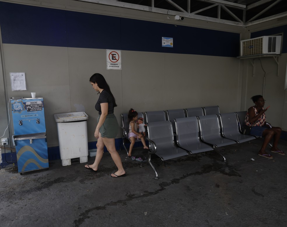 Fountain for drinking water and covered space to escape extreme heat at the UPA of Realengo — Photo: Alexandre Cassiano/Agência O Globo