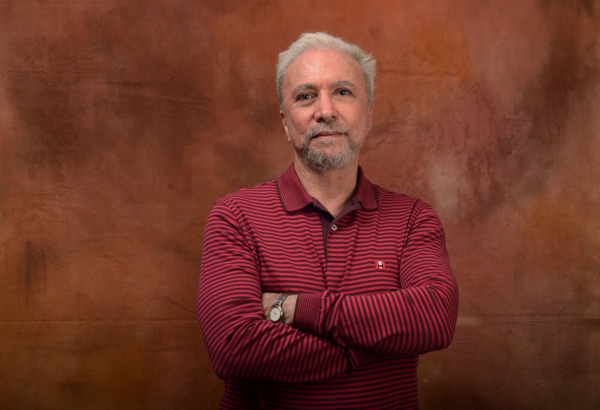'Imortal' Antonio Carlos Secchin volta à poesia com livro sobre recomeços: 'Há preconceito contra escritores após certa faixa etária'