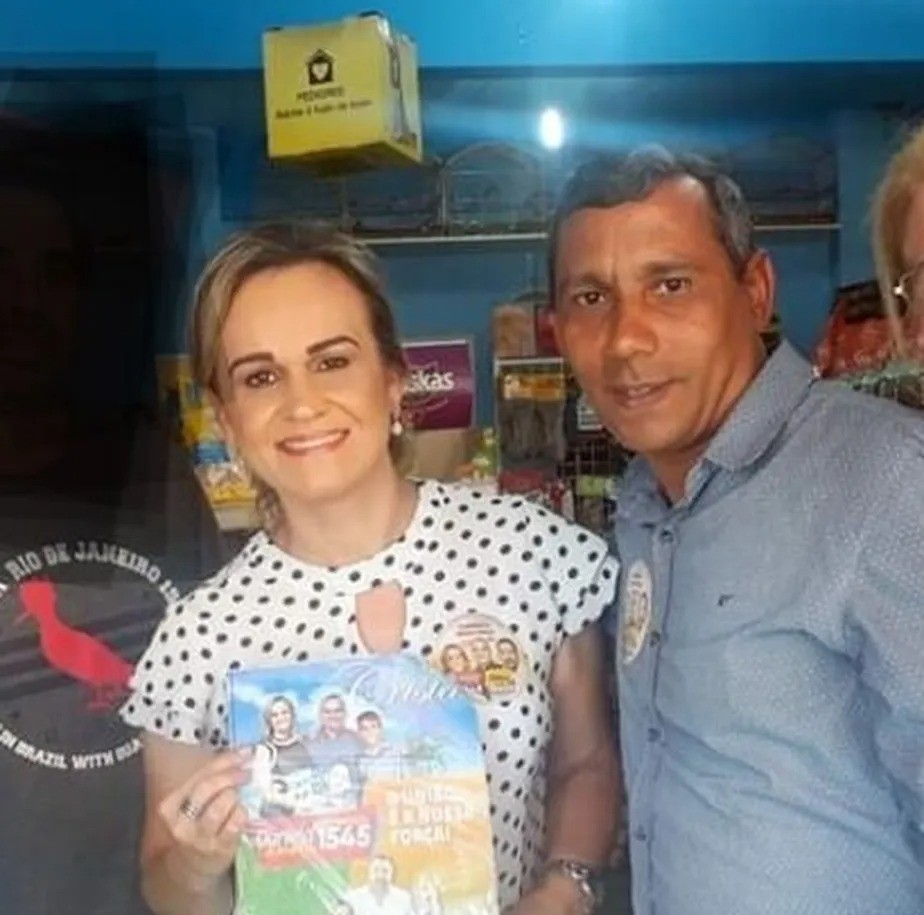 Daniela Carneiro, que se apresentava como Daniela do Waguinho, em campanha ao lado de Jura, em 2018 — Foto: reprodução