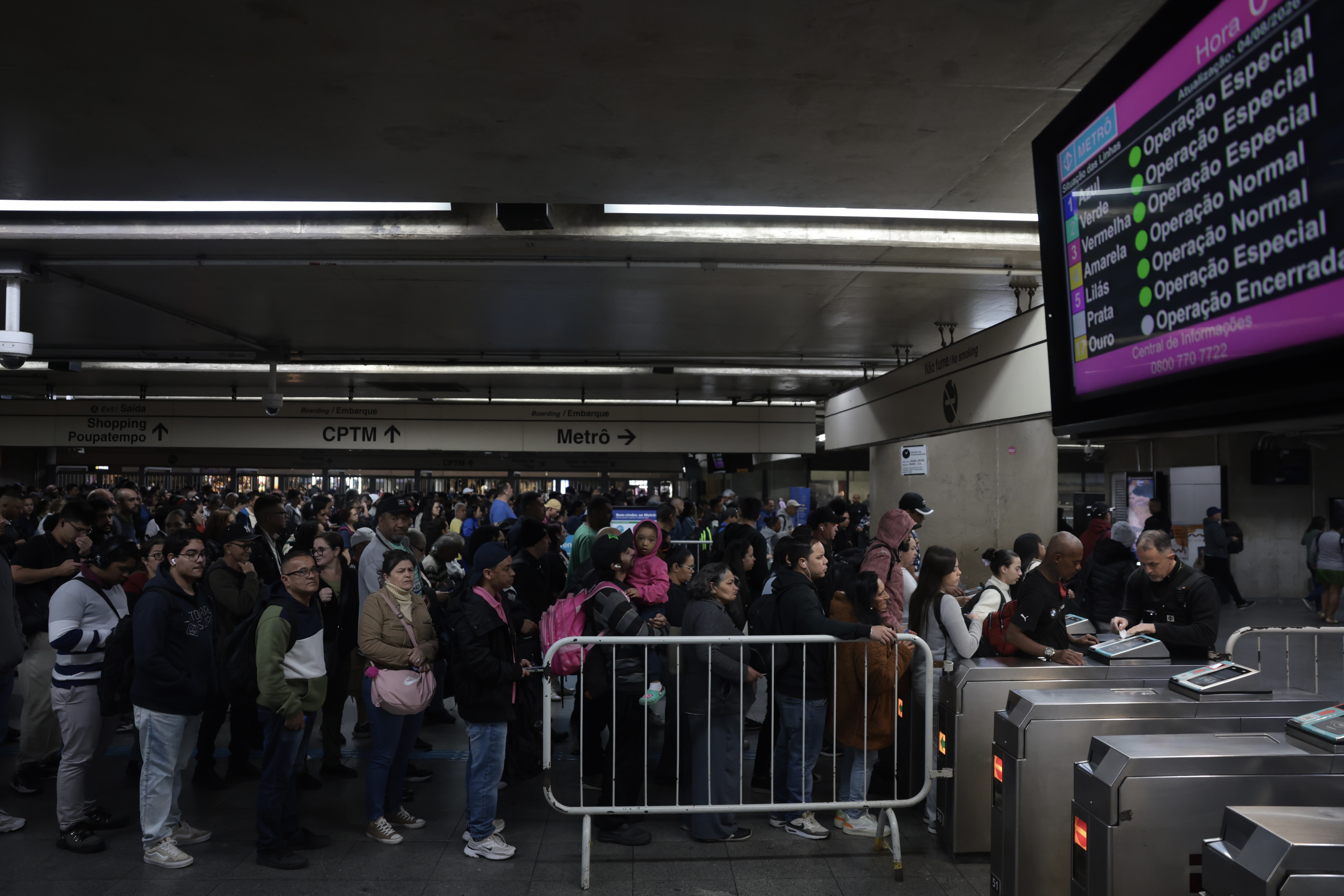 Greve dos ferroviários é mantida em SP e seguirá na quarta-feira (5) - QTU Questões do Universo