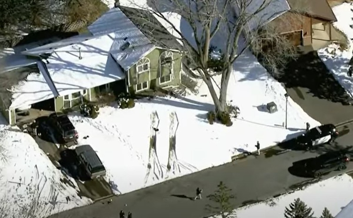 Dois policiais e um socorrista morrem baleados ao atenderem emergência nos EUA; vídeo