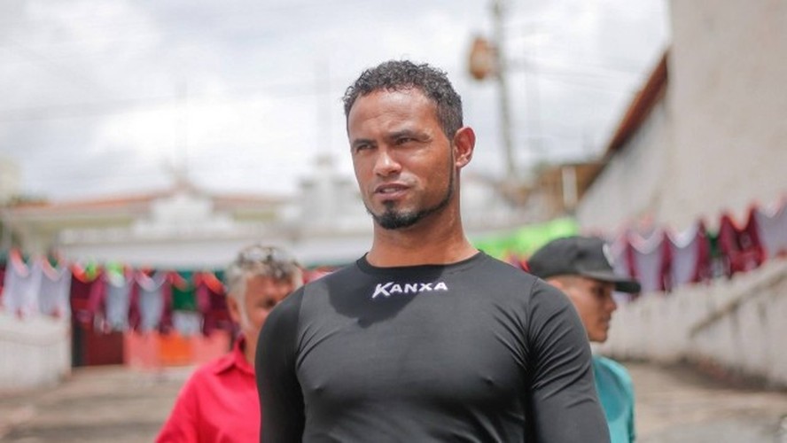 Goleiro Bruno ganha liberdade condicional
