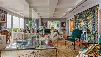 Sala de estar na mansão de Neymar Pai, que foi de Luciana Gimenez — Foto: Divulgação