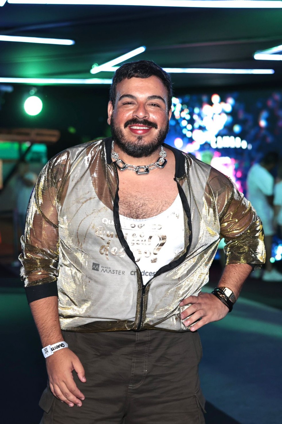 O ator Luis Lobianco foi um dos primeiros a chegar no camarote para o dia do desfile Rafael Cusato / Ed. Globo — Foto:         