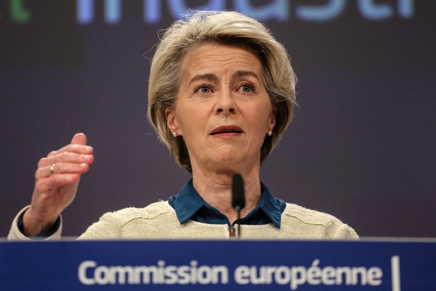 Ursula von der Leyen, presdiente da Comissão Europeia: bloco criou novas regras para as big techs