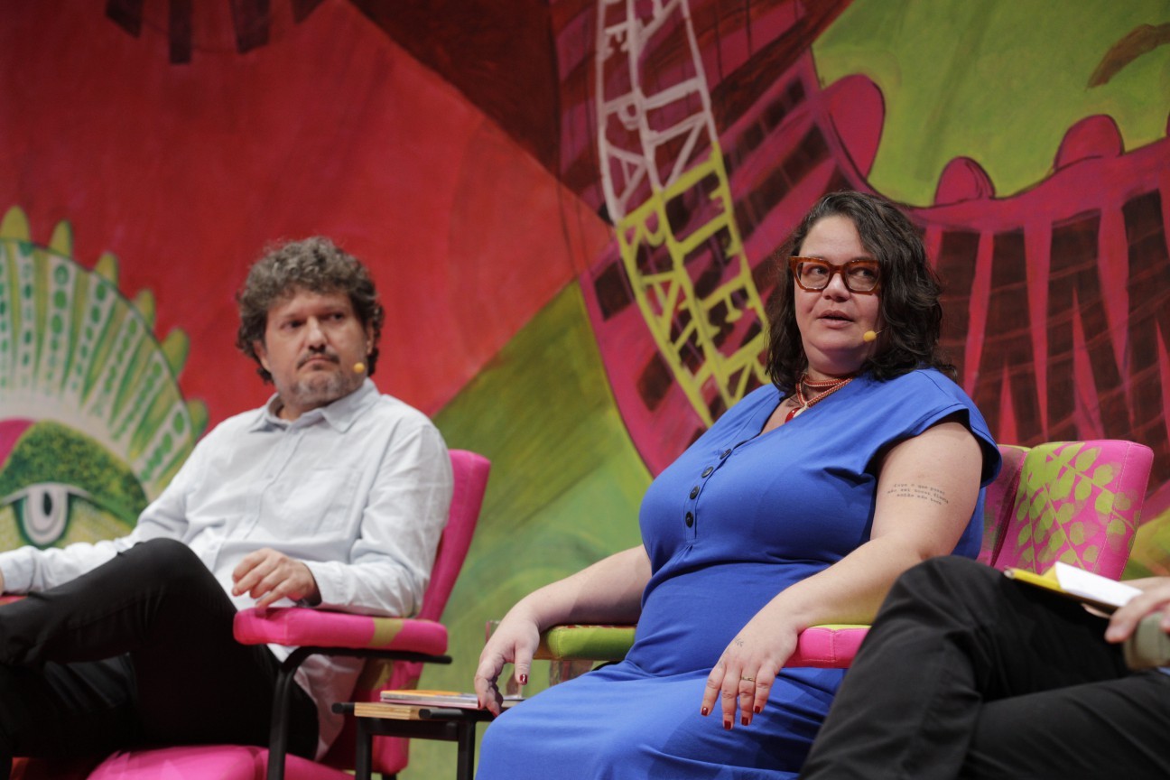Flip 2025: Os Poetas Fabrício CorsalettiE Lilian Sais Na Mesa 2, "Capricos e selaxos" - Foto: Alexandre Cassiano