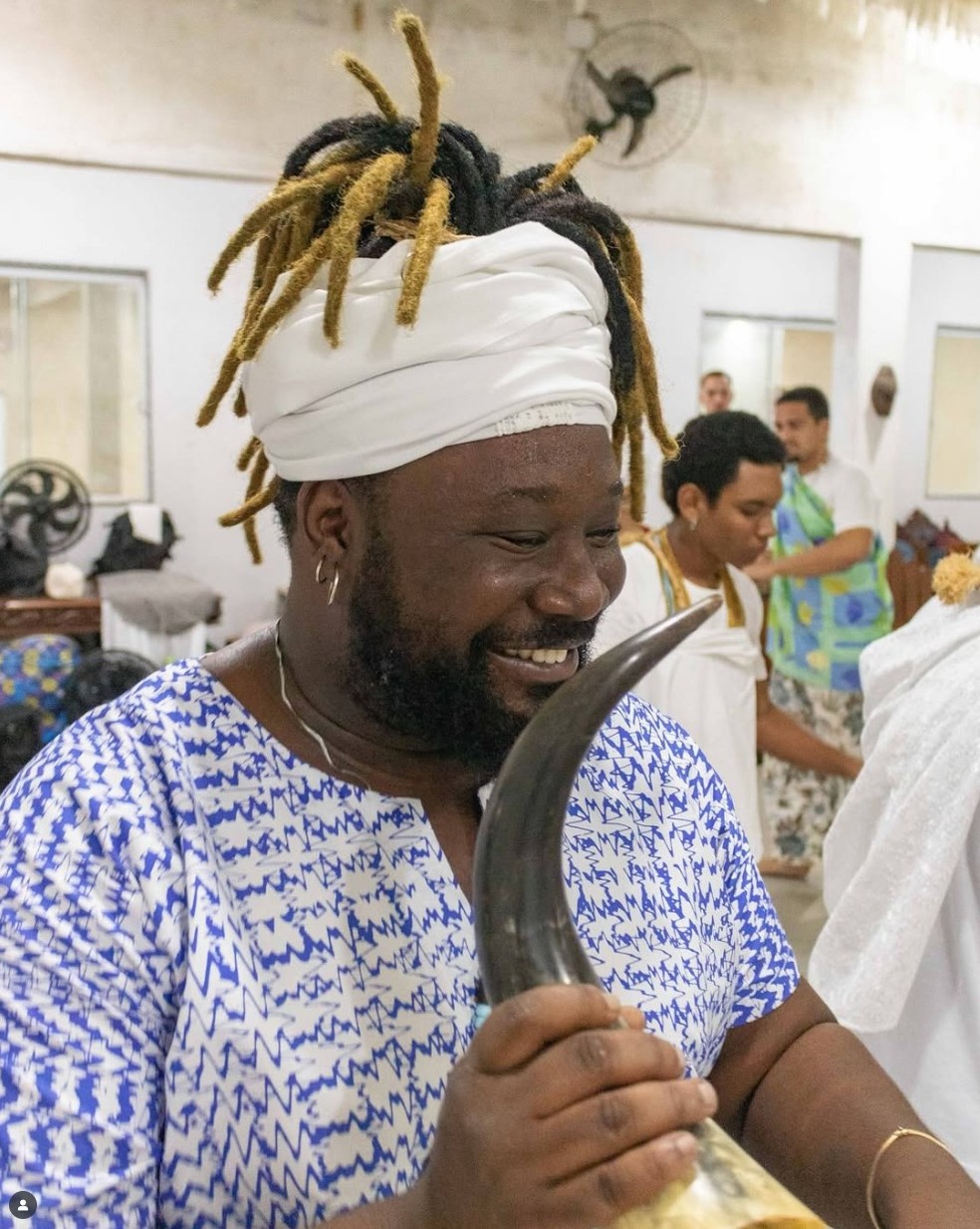  Babalorixá Vitor Cardozo: "Entendi a importância de ir para a academia e transmitir para o povo preto a origem do racismo" — Foto: Reprodução / Instagram