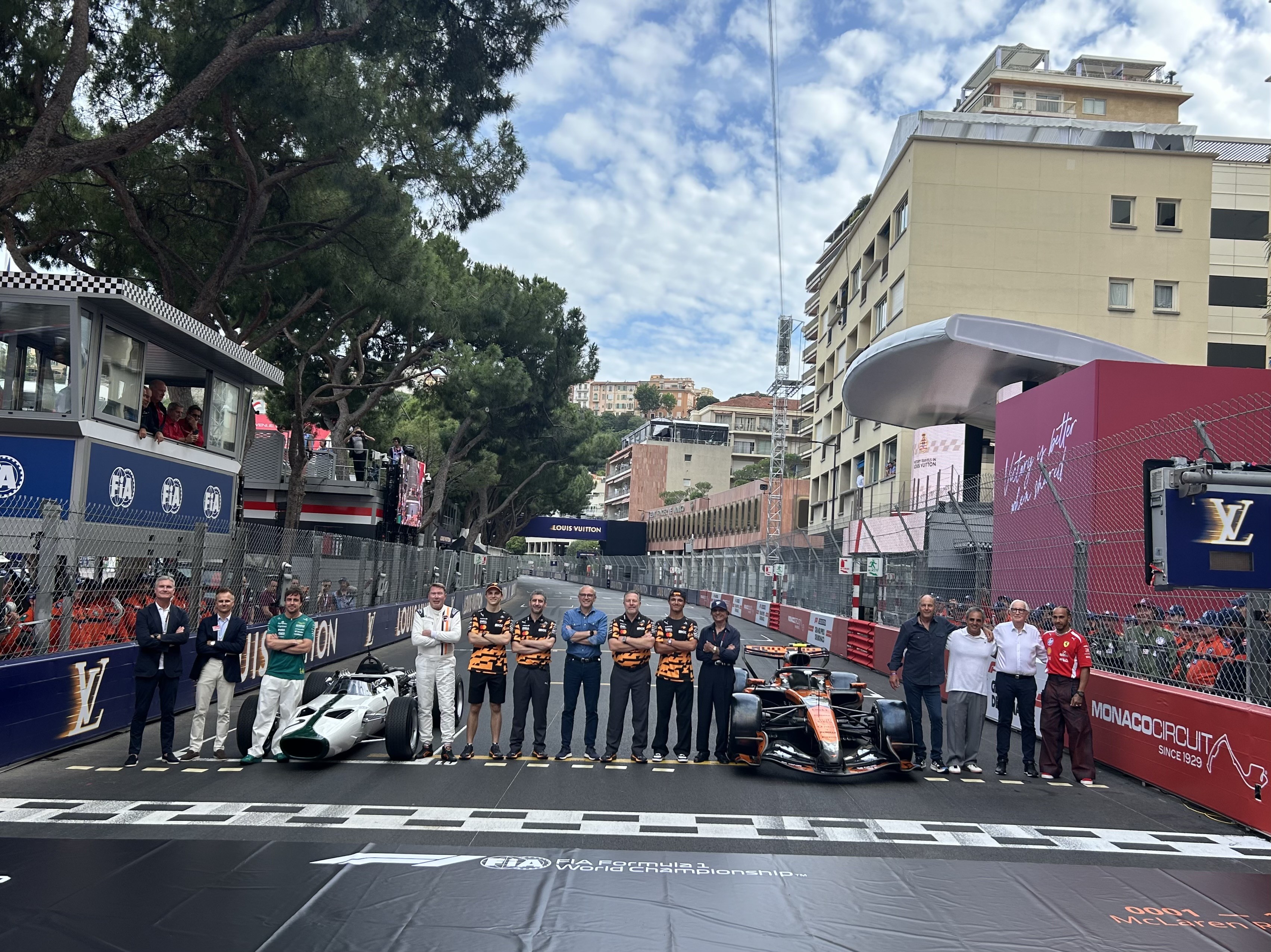 Com Hamilton, Hakkinen e Fittipaldi, McLaren reúne campeões para celebrar 1000 GPs de F1