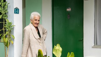 Claire Digonn at her home at Retiro dos Artistas - Exclusive play — Photo: Ana Branco