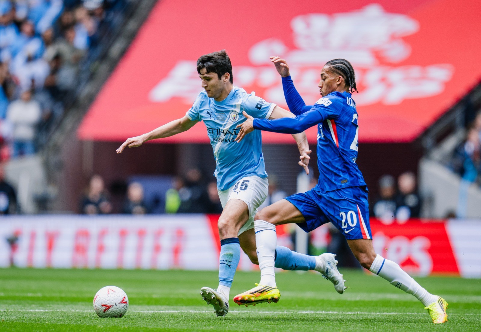 Chelsea perde, termina Premier League em 10º lugar, e não vai jogar competição internacional na próxima temporada