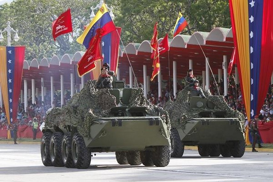 Armas, blindados soviticos e mais 350 mil soldados: veja poderio blico da  Venezuela, que vive tenso militar com os EUA