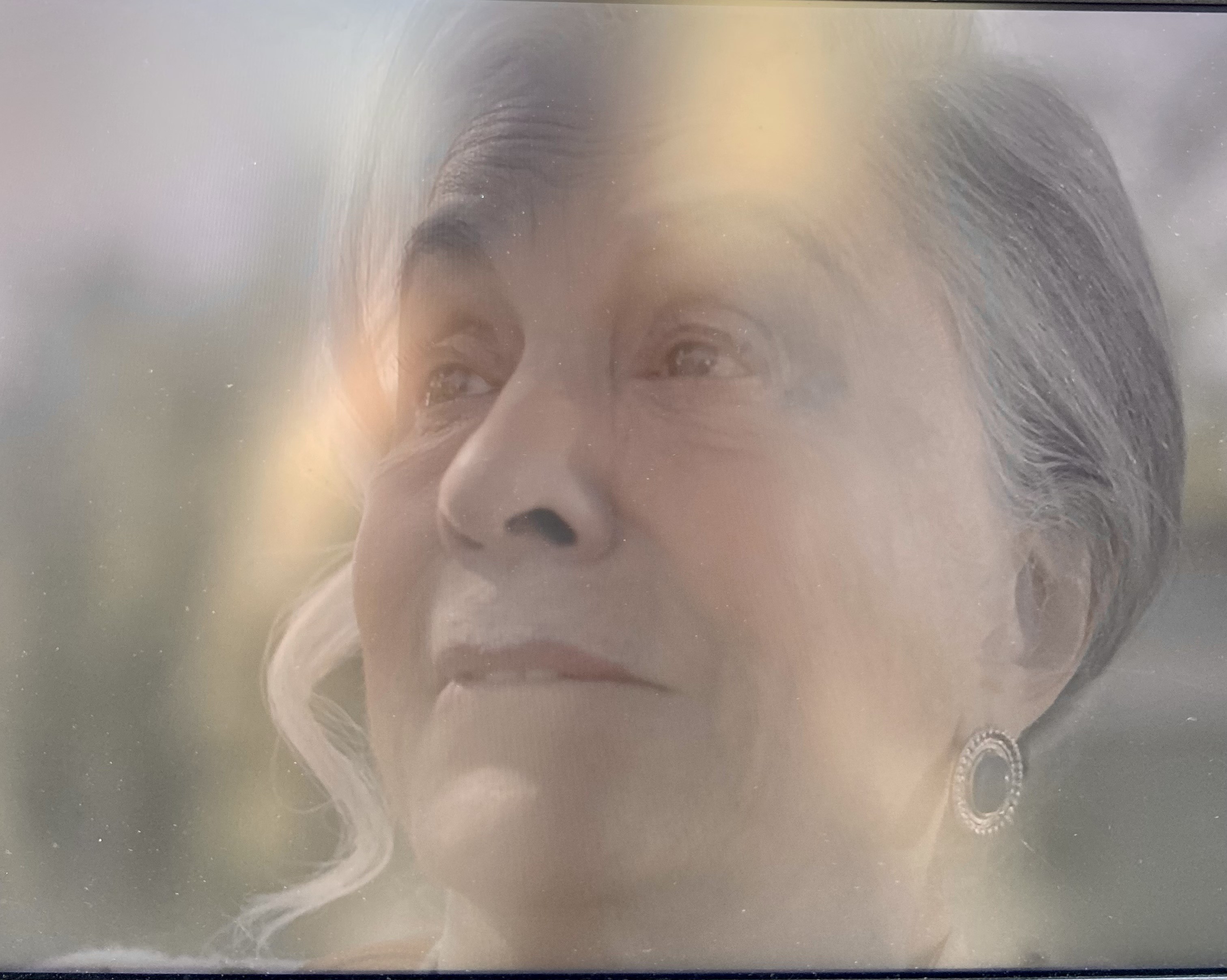 Stella Miranda vive idosa que enfrenta os primeiros sinais de demência em série do SBT