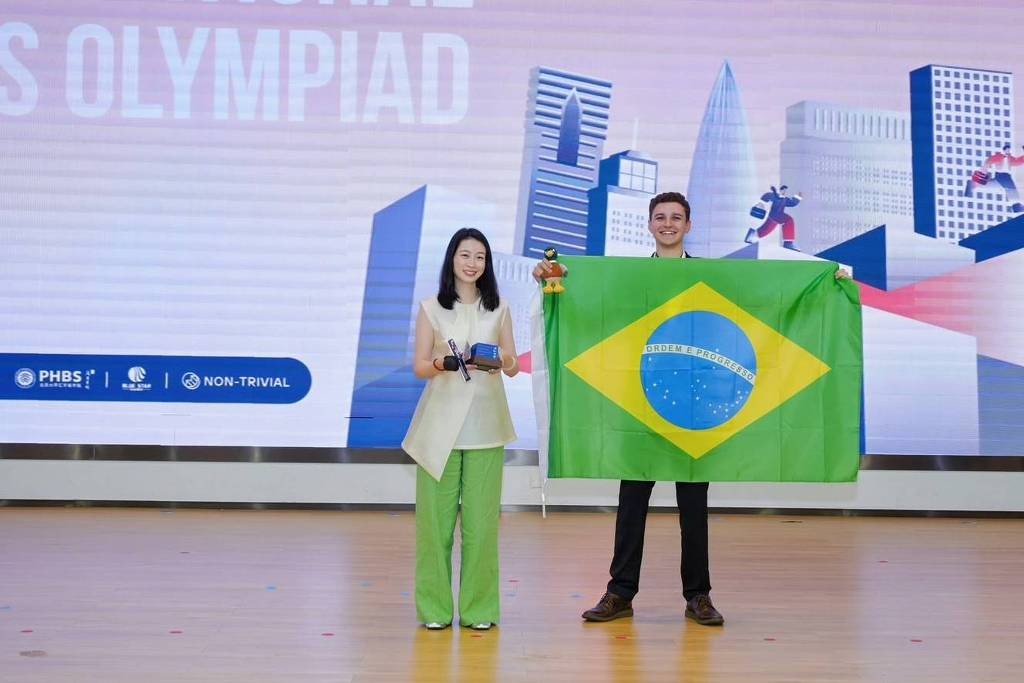 Brasileiro de 16 anos vence Olimpíada Internacional de Economia: 'Achei que ficaria, no máximo, em quinto'
