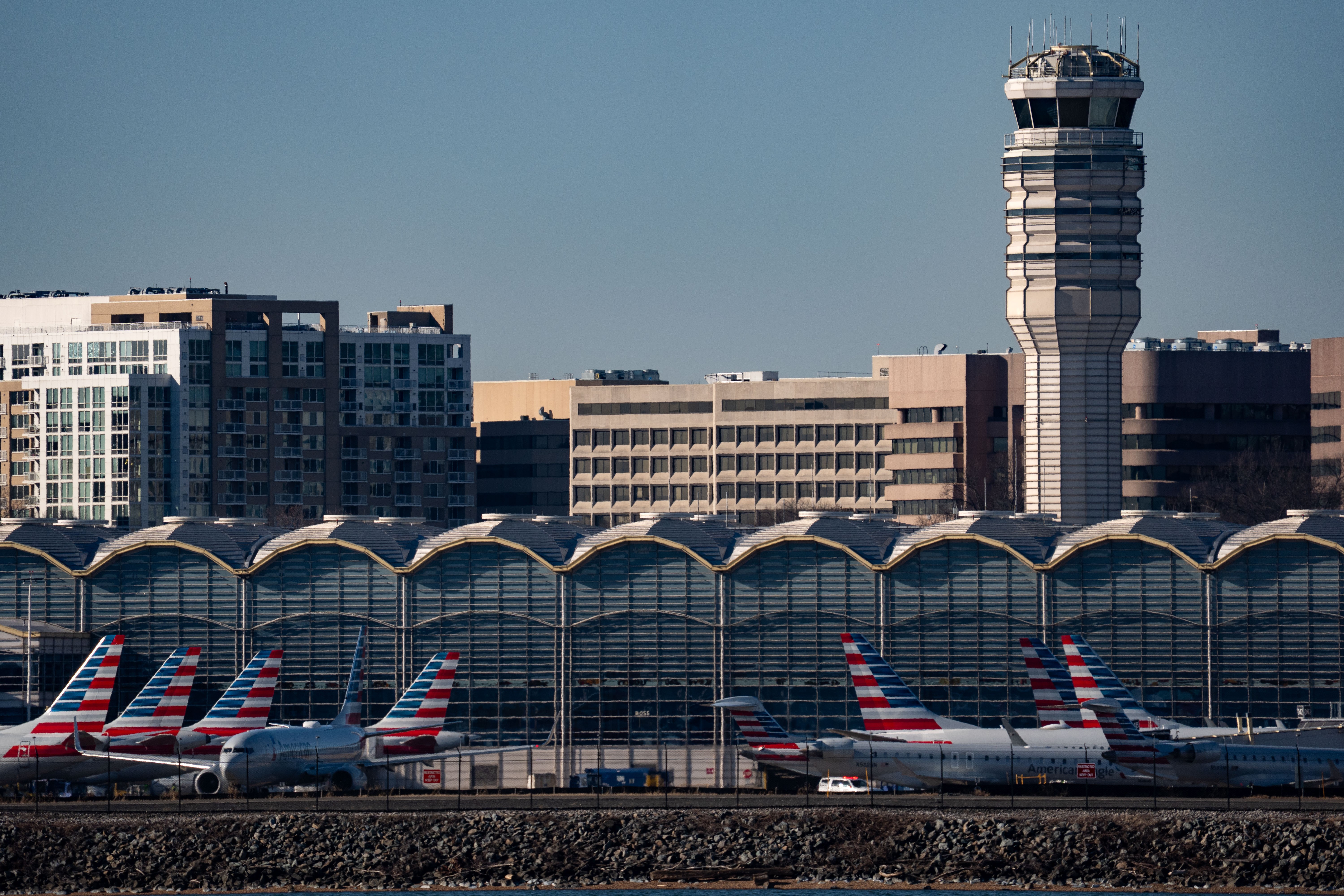 FAA aposta em gamers para enfrentar déficit de controladores de tráfego aéreo nos EUA