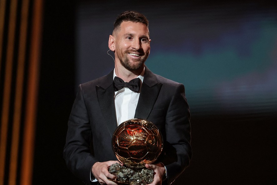 Lionel Messi é eleito o melhor jogador do mundo pela 8ª vez