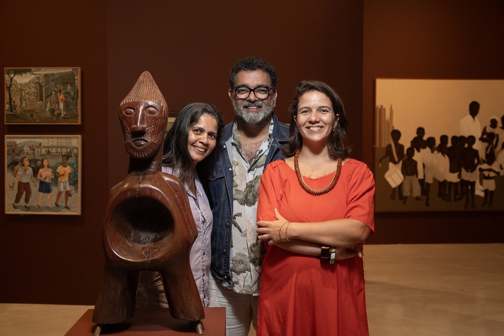 Rosa Melo (coordenadora executiva do museu), Marcelo Campos (curador da exposição) e Catarina Duncan (diretora artística do museu) — Foto: Ana Branco