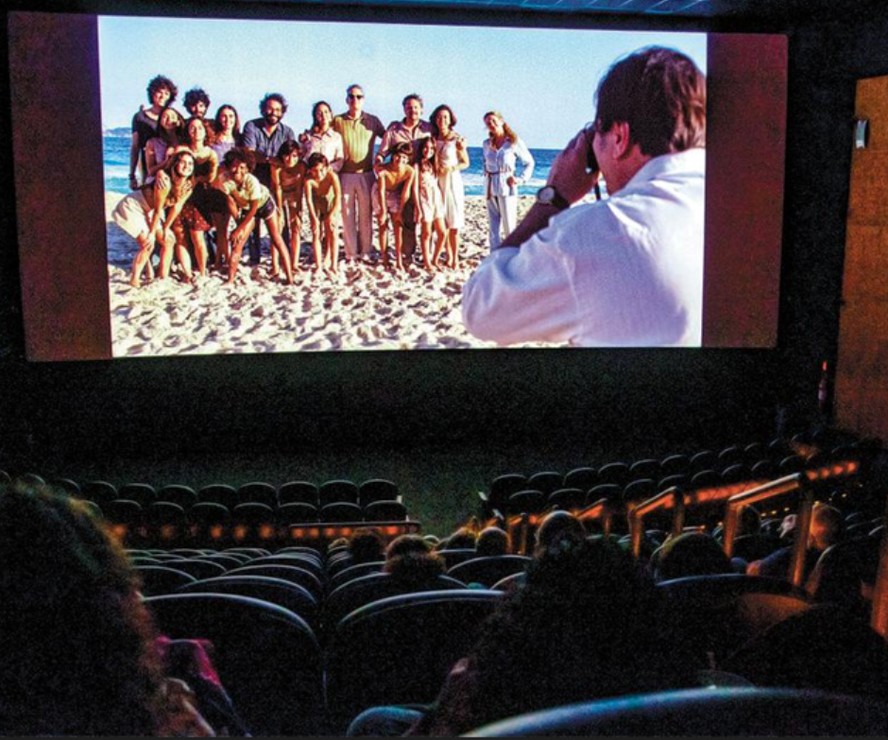 Sala de cinema no Rio durante sessão de “Ainda estou aqui”