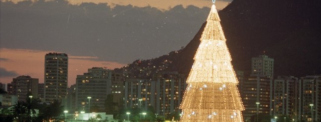 A primeira luz! A Árvore de Natal em seu ano de estreia, 1996 — Foto: Ricardo Leoni
