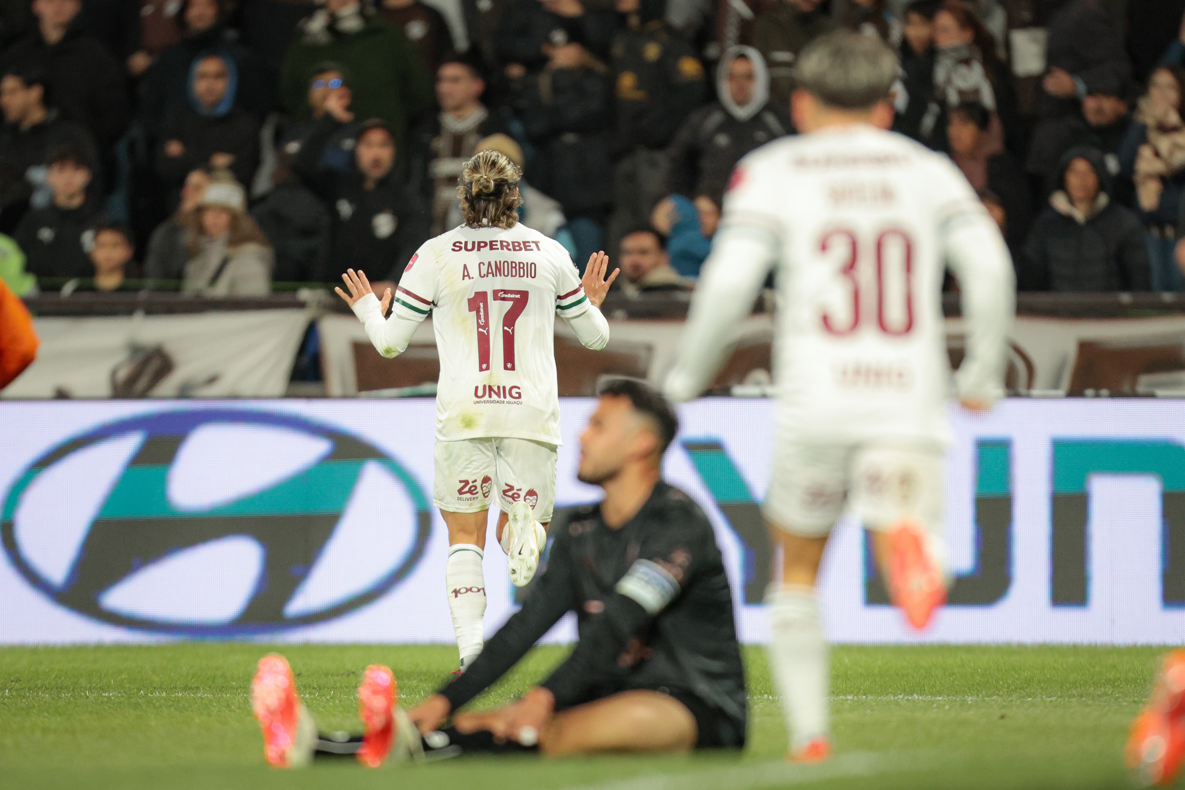 Fluminense avança às semifinais da Libertadores com golaço de Canobbio em derrota para o Platense