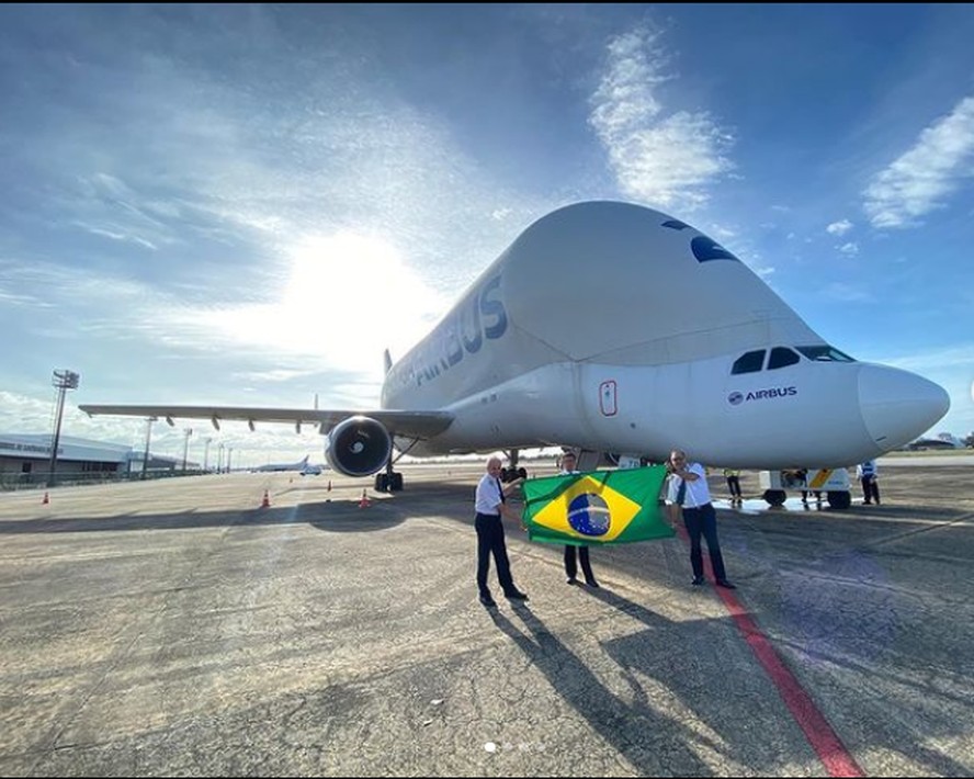 Avião ou baleia? Airbus faz primeiro voo de novo modelo da Beluga - Jornal  O Globo