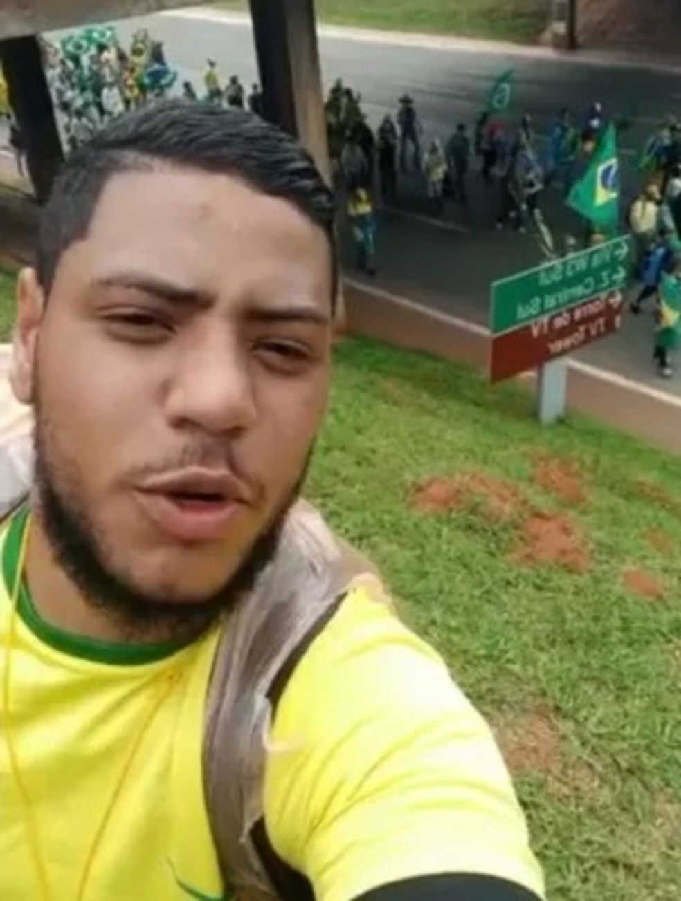 Matheus Lima de Carvalho Lázaro, de 24 anos, no 8 de janeiro — Foto: Reprodução