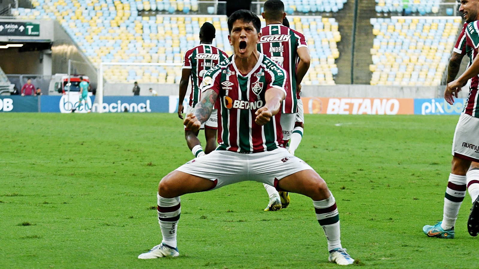 Cano comemora o gol da virada do Fluminense, o segundo do 3 a 1 sobre o São Paulo — Foto: Mailson Santana/Fluminense