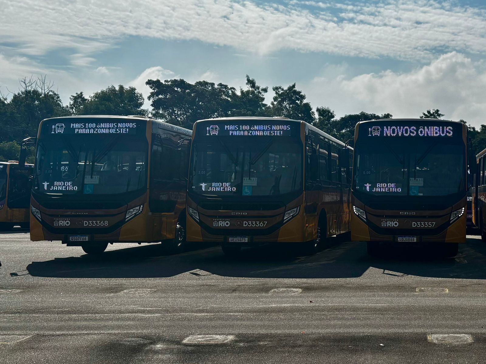 Prefeitura entrega 100 novos ônibus na Zona Oeste do Rio e promete ampliar renovação da frota até 2027
