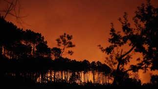 Incêndio consome região da França e atinge outros pontos da Europa — Foto: Romain Perrocheau/AFP