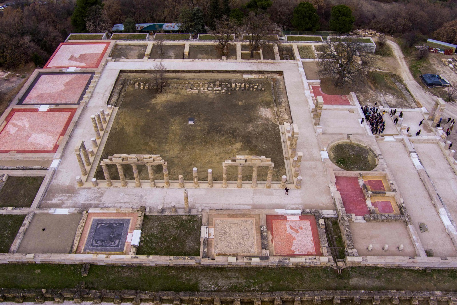 Obra que custou milhões durou 16 anos e restaurou antigo palácio de Filipe II — Foto: AFP