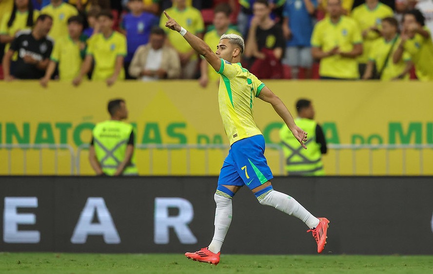Andreas celebra seu gol pela seleção brasileira na vitória sobre o Peru