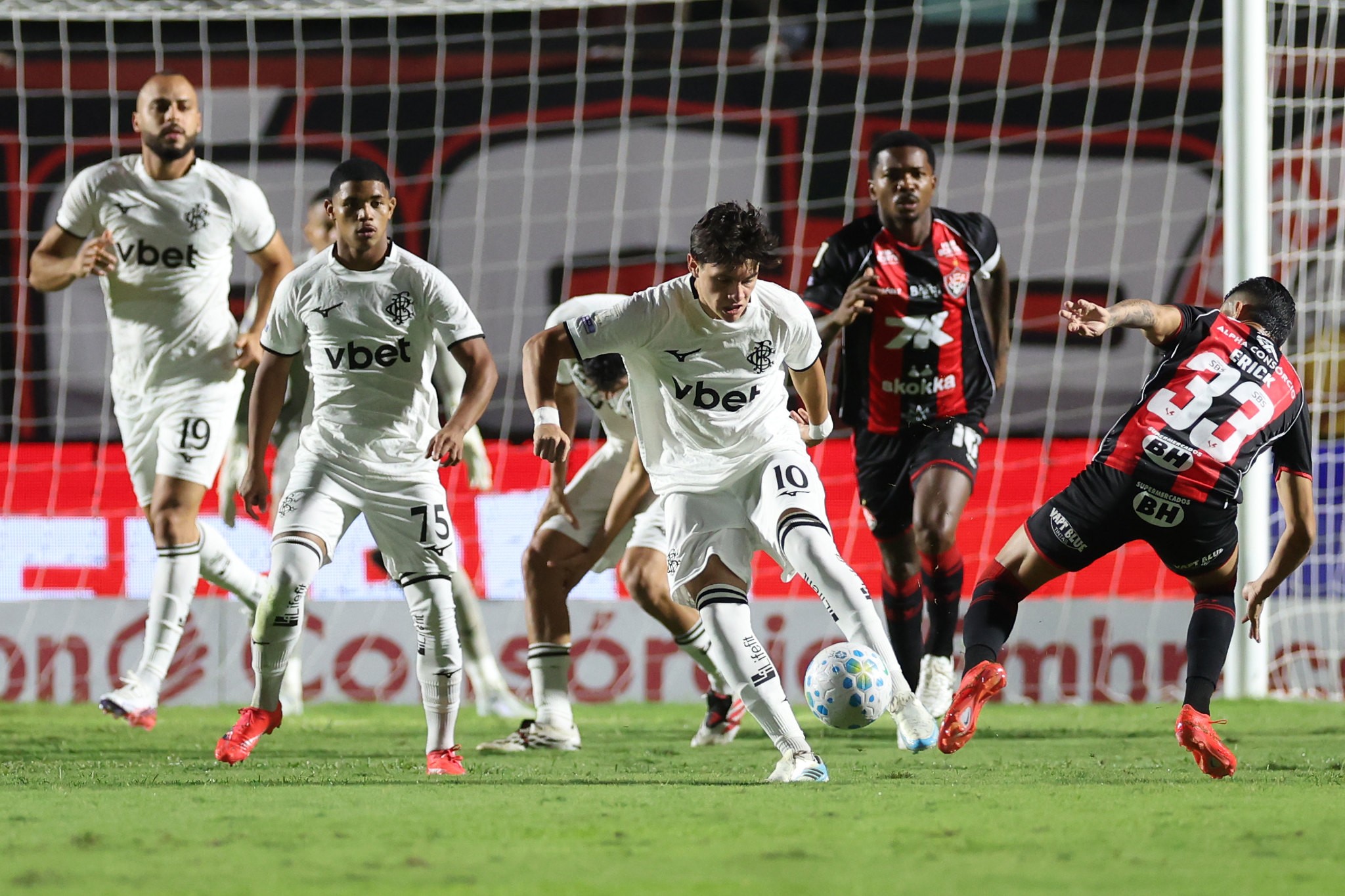 Anlise Botafogo se desconecta diante do Vitria e press | Esportes - Imagem 2 | QTU - Notícias