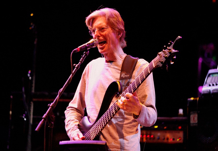 Morre Phil Lesh, ex-baixista da banda Grateful Dead, aos 84 anos