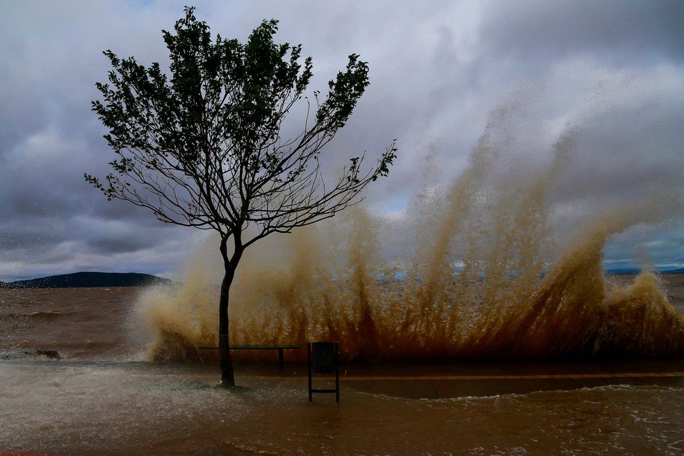 Inundações em Porto Alegre. Um novo ciclone extratropical atinge o Estado do Rio Grande do Sul. — Foto: SILVIO AVILA / AFP