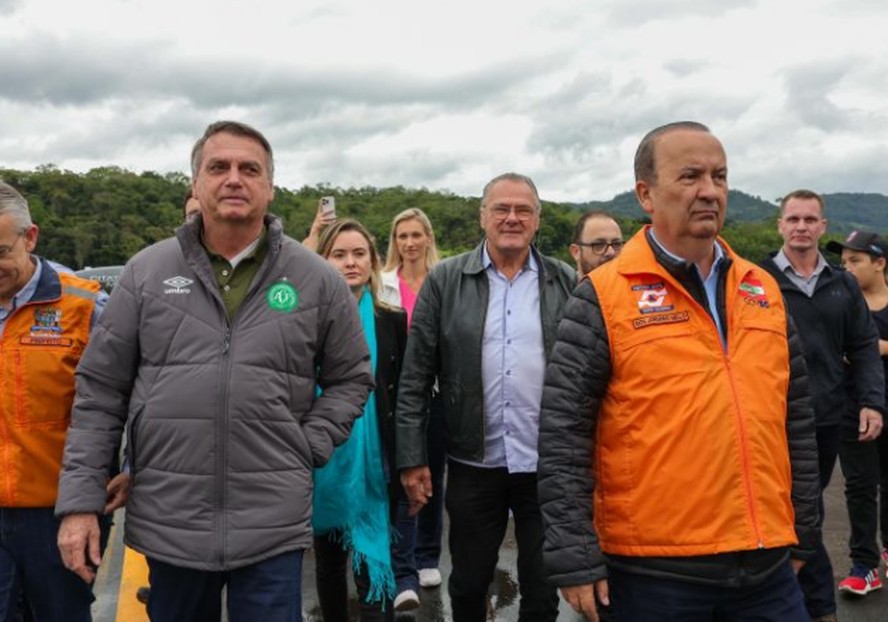 PT de SC aciona MP contra Jorginho Mello por voo com Bolsonaro; entenda