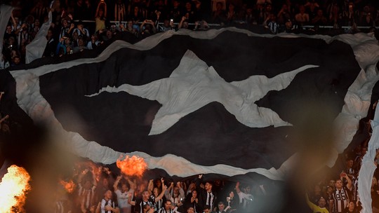 Botafogo x Athletico entra no Top 10 dos maiores públicos pagantes do alvinegro no Estádio Nilton Santos